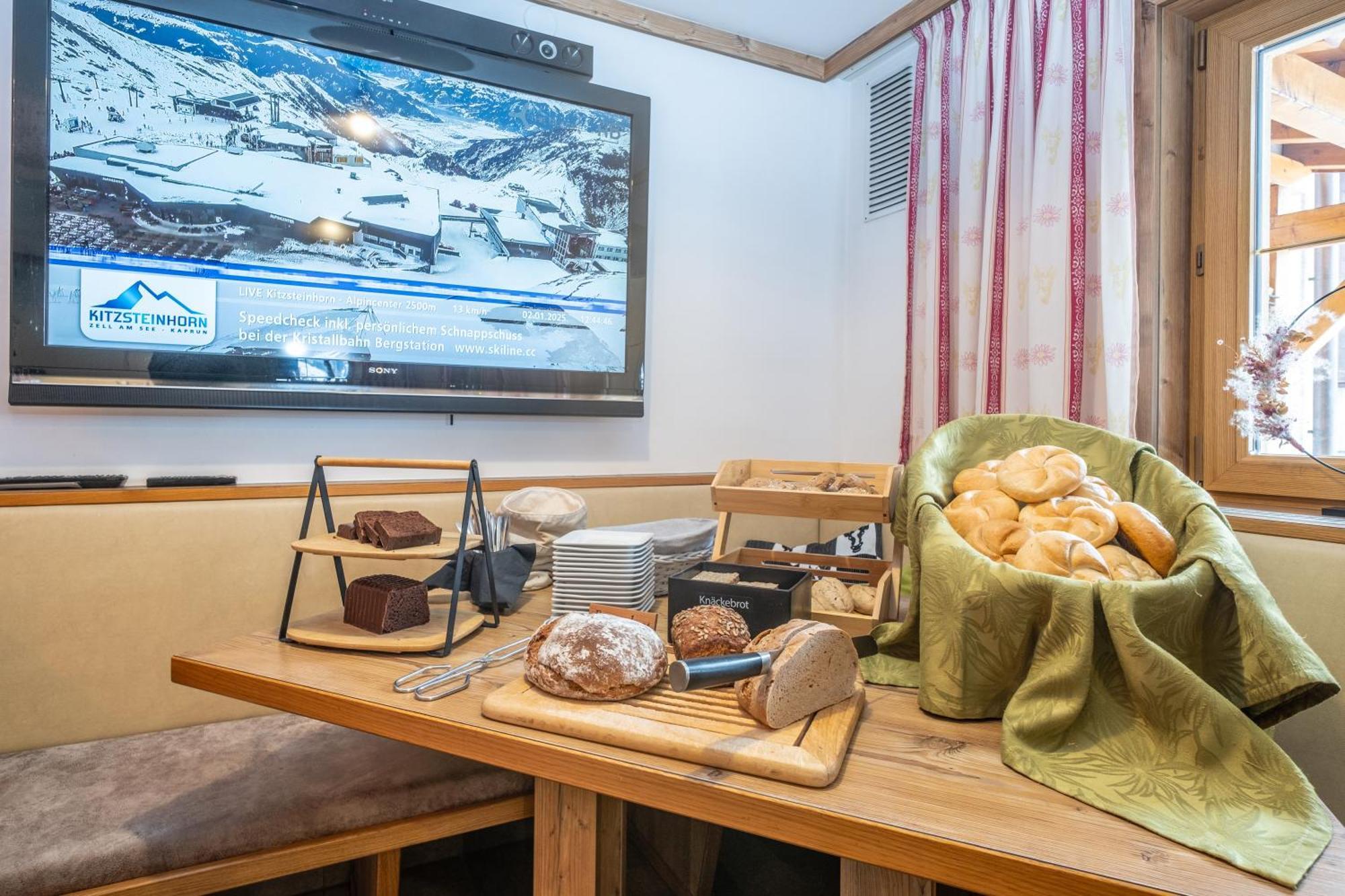 Panorama Hotel Guggenbichl - Inkl Sommerkarte, Einmaliger Eintritt Ins Tauern Spa & Bester Ausblick Ueber Капрун Екстериор снимка